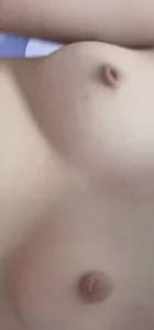 女大学生内陷的乳头接上部