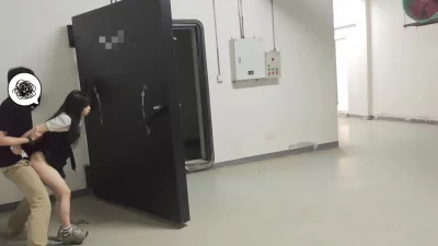 二刷经典机位干喷留下母狗的气味